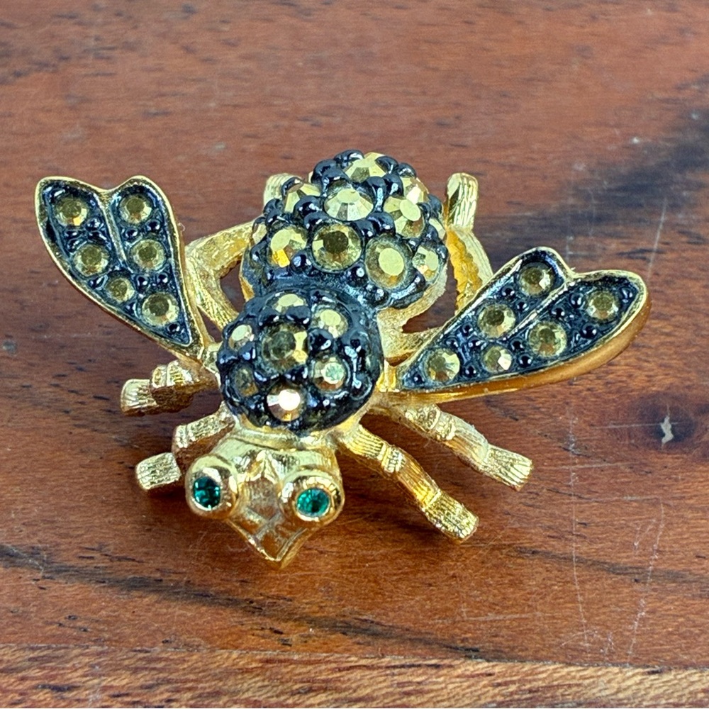 JOAN RIVERS Vintage Gold Studded Rhinestone Black Goldtone Bee Brooch